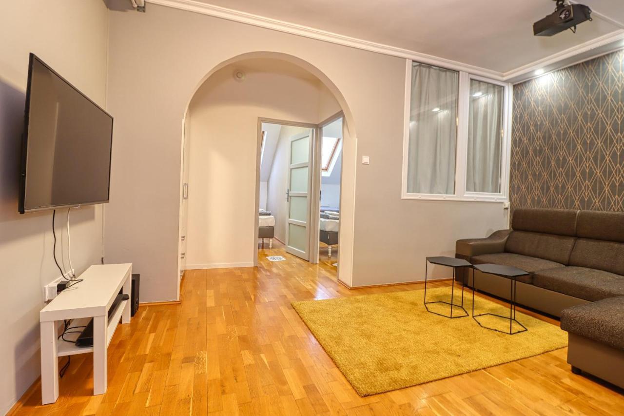 Apartment Cinemapartman